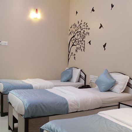 מומביי Hotel Broadway Colaba מראה חיצוני תמונה
