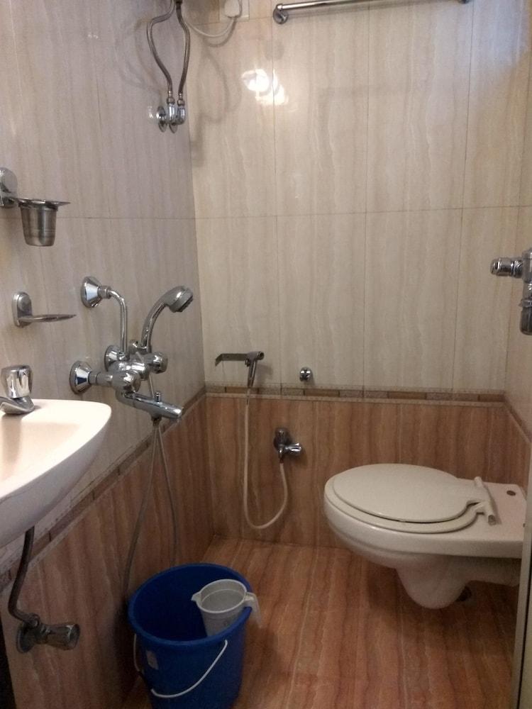 מומביי Hotel Broadway Colaba מראה חיצוני תמונה