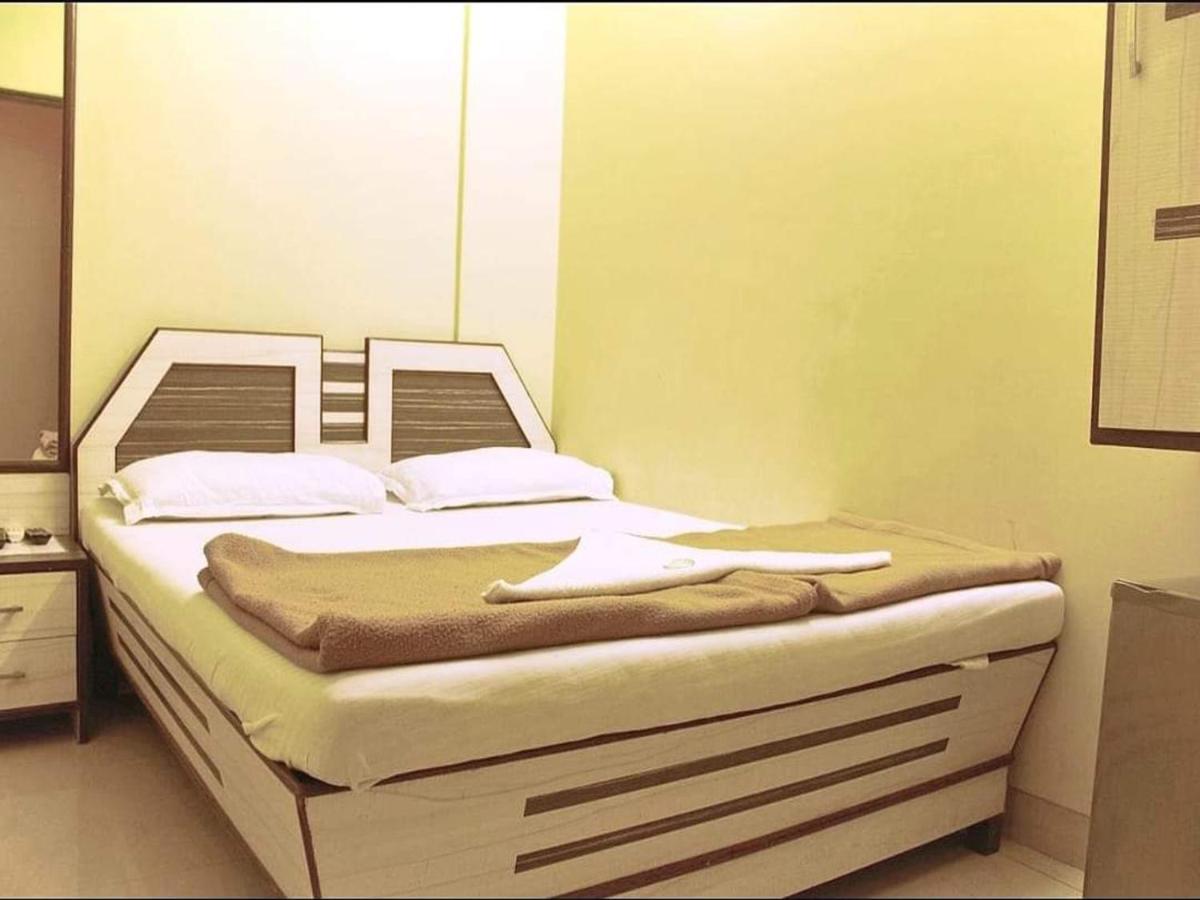 מומביי Hotel Broadway Colaba מראה חיצוני תמונה