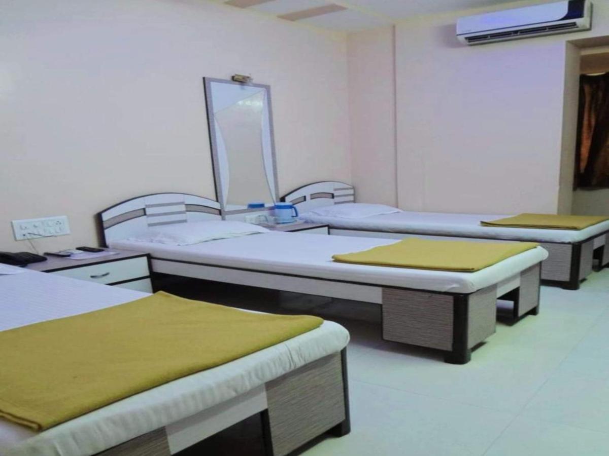 מומביי Hotel Broadway Colaba מראה חיצוני תמונה