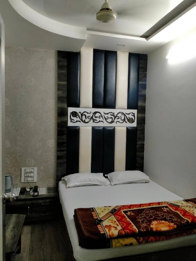 מומביי Hotel Broadway Colaba מראה חיצוני תמונה