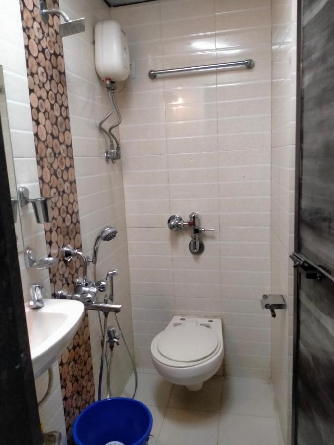 מומביי Hotel Broadway Colaba מראה חיצוני תמונה