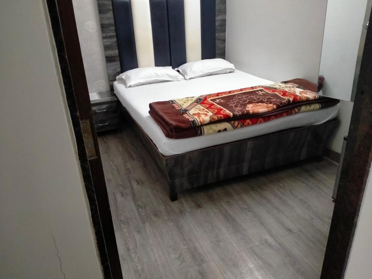 מומביי Hotel Broadway Colaba מראה חיצוני תמונה