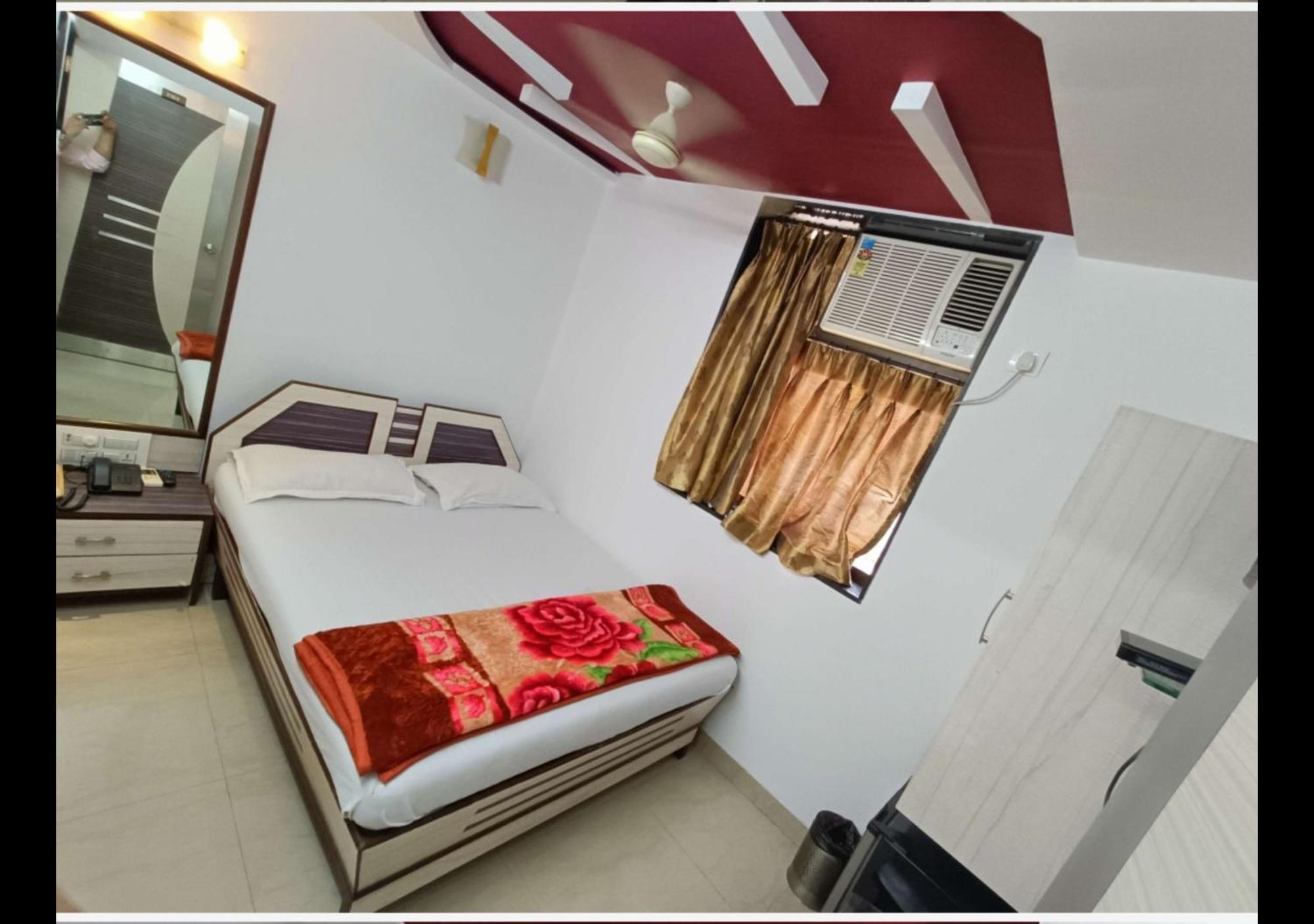מומביי Hotel Broadway Colaba מראה חיצוני תמונה