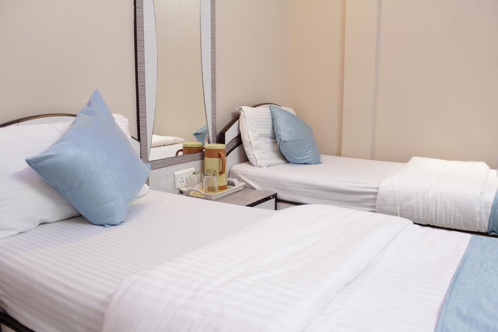 מומביי Hotel Broadway Colaba מראה חיצוני תמונה