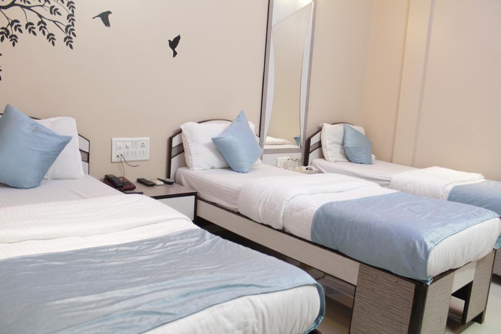 מומביי Hotel Broadway Colaba מראה חיצוני תמונה
