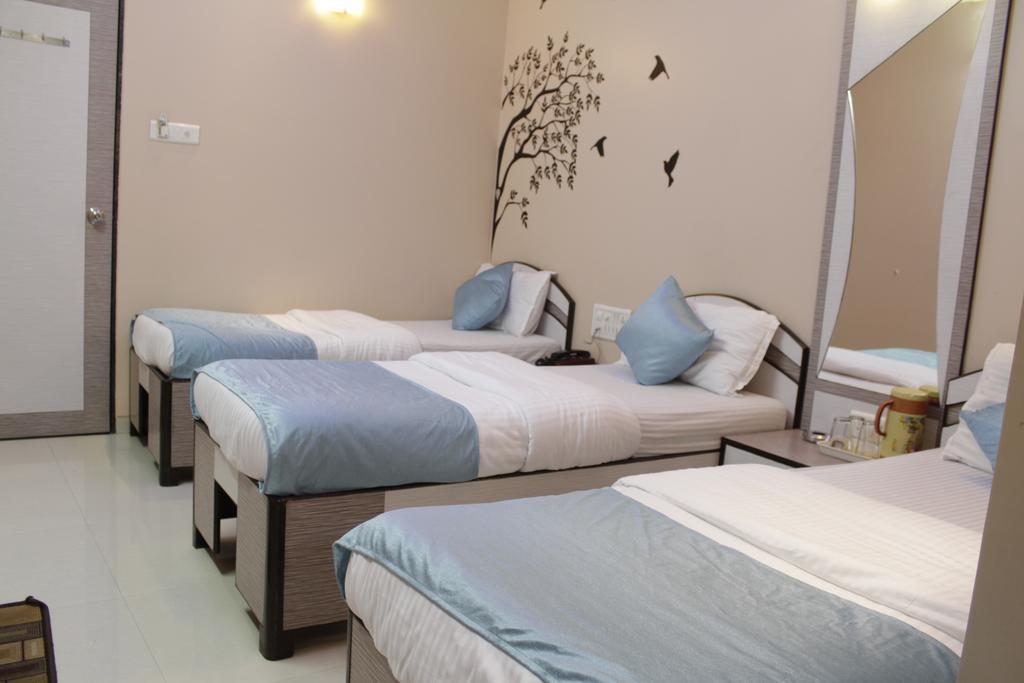 מומביי Hotel Broadway Colaba מראה חיצוני תמונה
