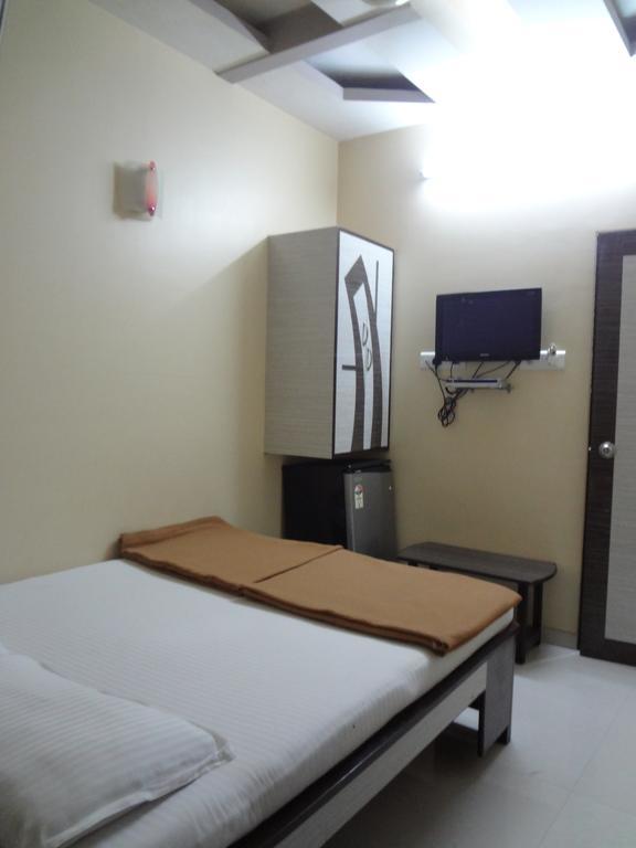 מומביי Hotel Broadway Colaba מראה חיצוני תמונה