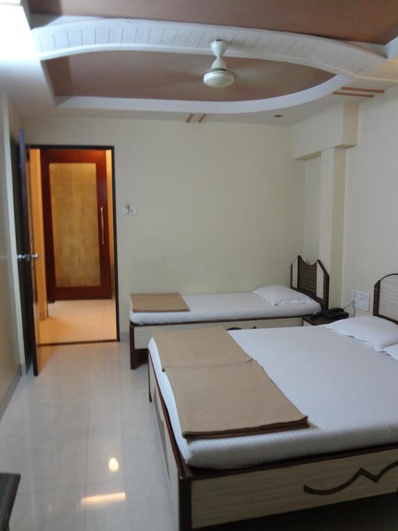 מומביי Hotel Broadway Colaba מראה חיצוני תמונה