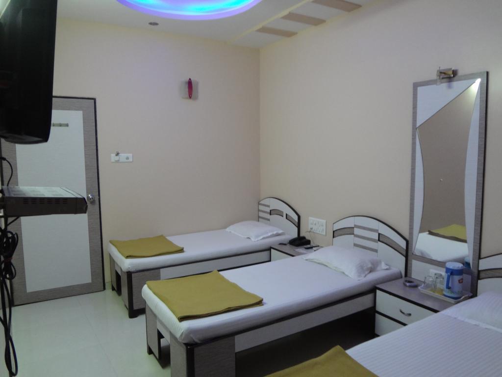 מומביי Hotel Broadway Colaba מראה חיצוני תמונה